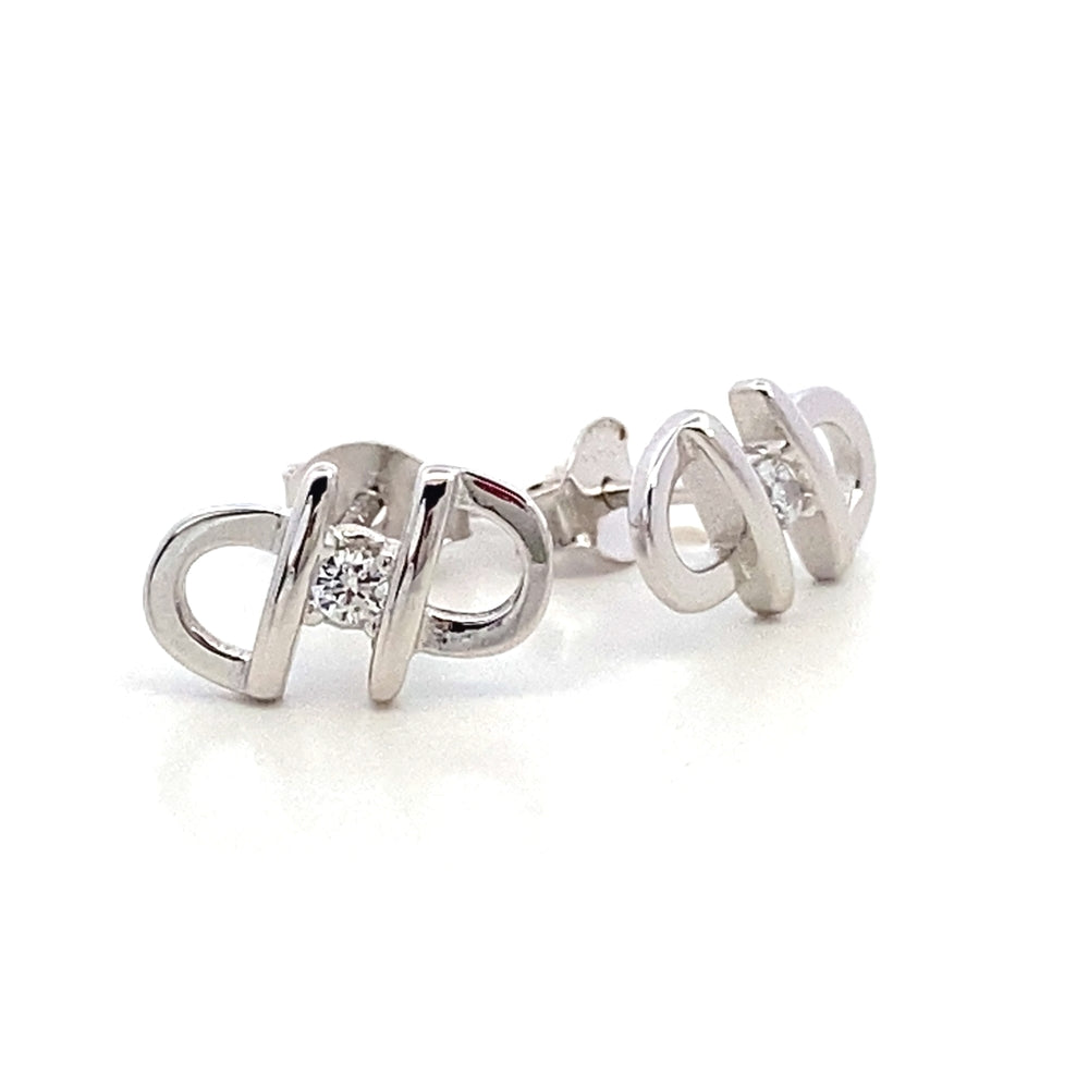E8048 SILVER 2 INVERTED LETTER P WTH MID CZ STUD 1.14G