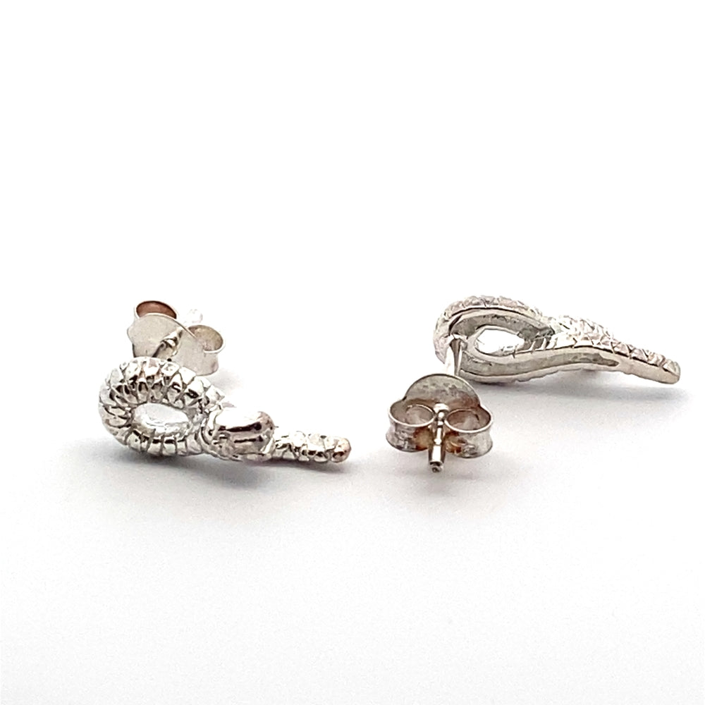 
                      
                        E7081 CURL SNAKE STUD 1.5G
                      
                    