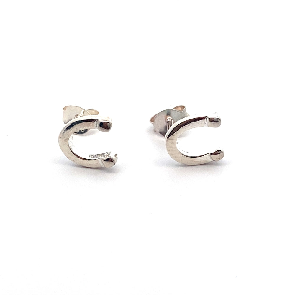 
                      
                        E7358 PLAIN POLISH HORSESHOE STUD 0.9G
                      
                    