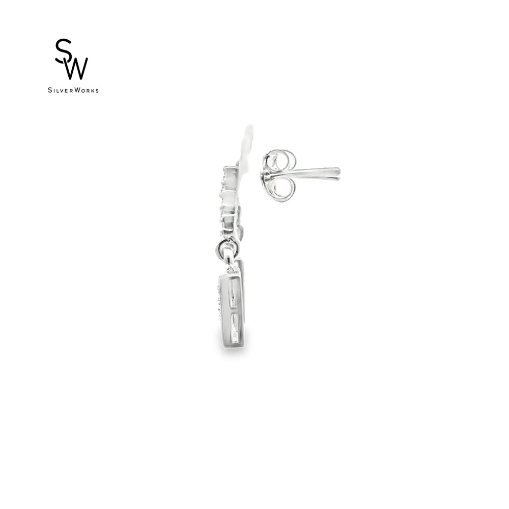
                      
                        5CZ BAR DROP 25CZ PAVE SQR BEZEL SE 2.4G
                      
                    