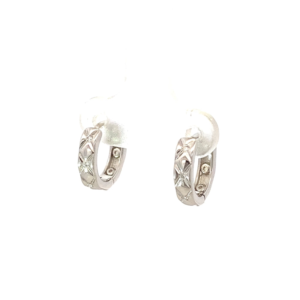 E7799 THICK CROSSED PATTERNED RHODIUM HUGGIE EARRING 1.65G