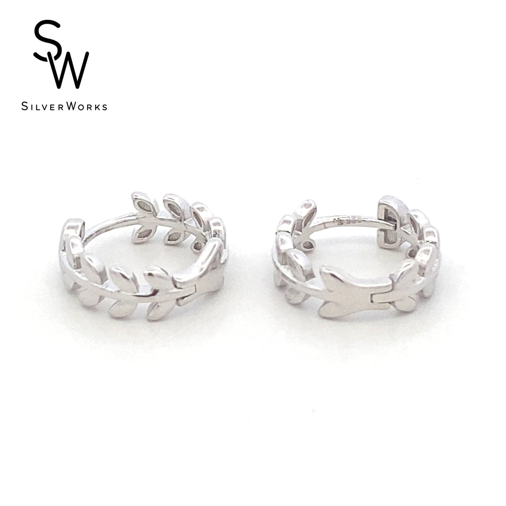 
                      
                        E7976 VINE WTH LEAVES HUGGIE EARRNG 1.5G
                      
                    