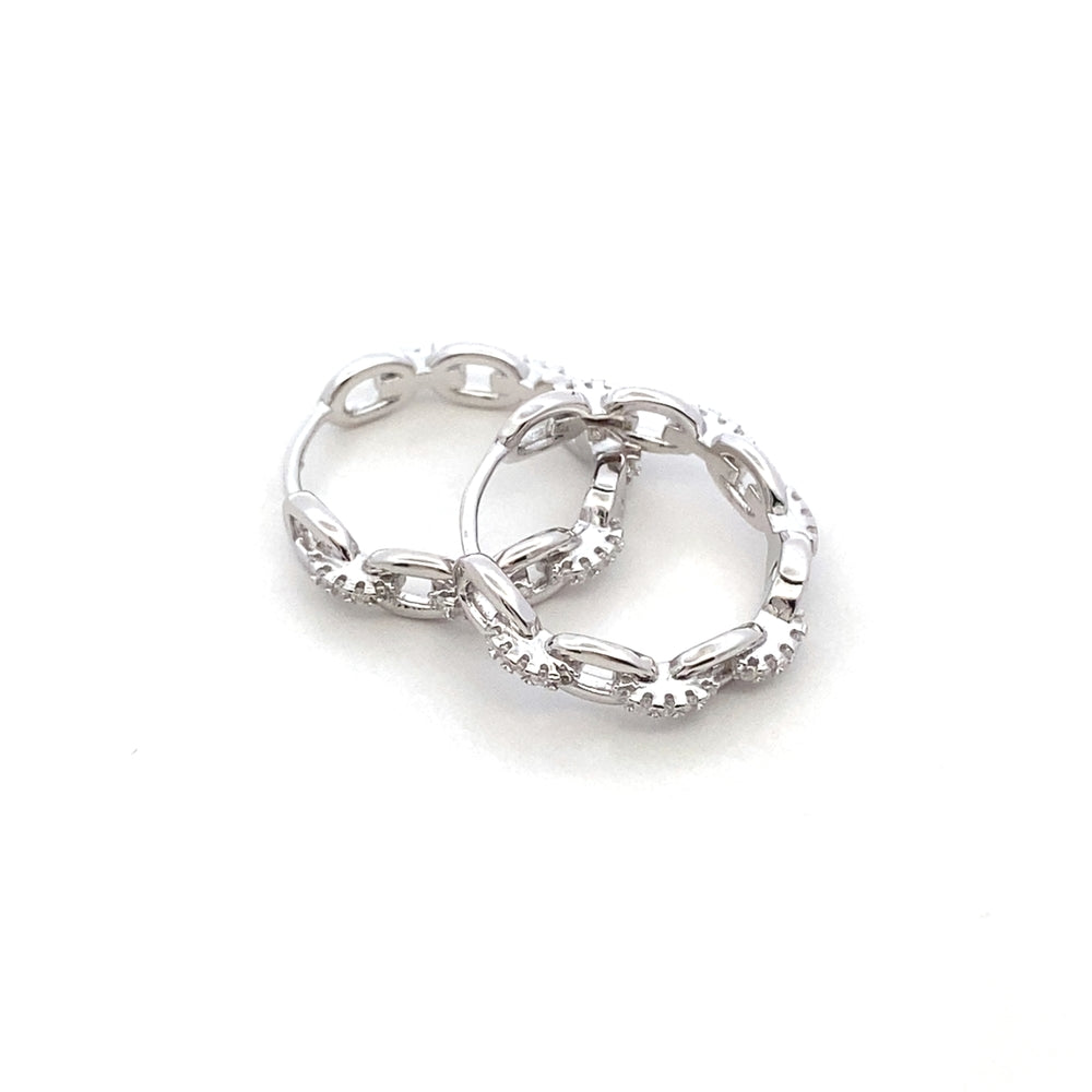 E8040 SILVER PLN AND WTH CZ PTTRND CHN HOOP EARRNG 3.45G
