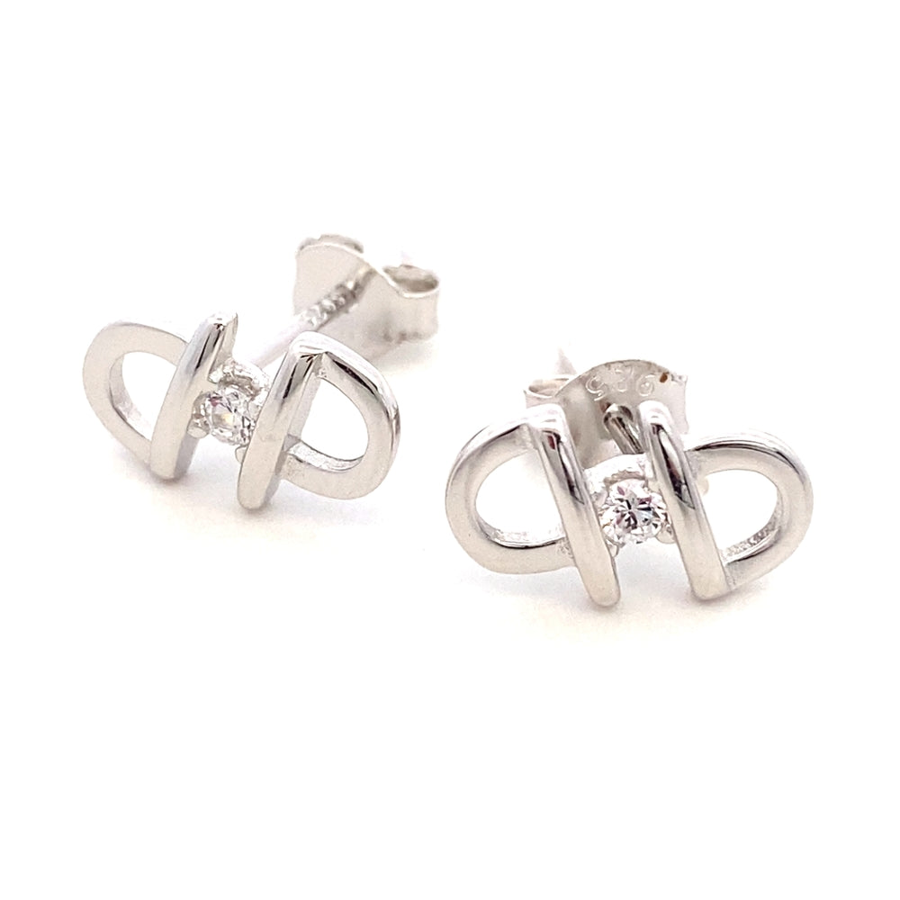 E8048 SILVER 2 INVERTED LETTER P WTH MID CZ STUD 1.14G