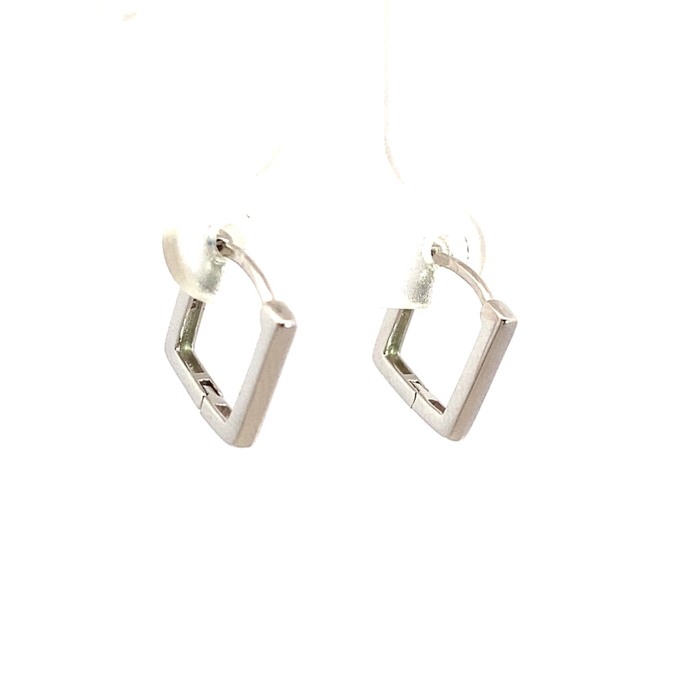 
                      
                        E8051 SLVR CUTOUT PLAIN SQUARE HOOP EARRNG 1.27G
                      
                    