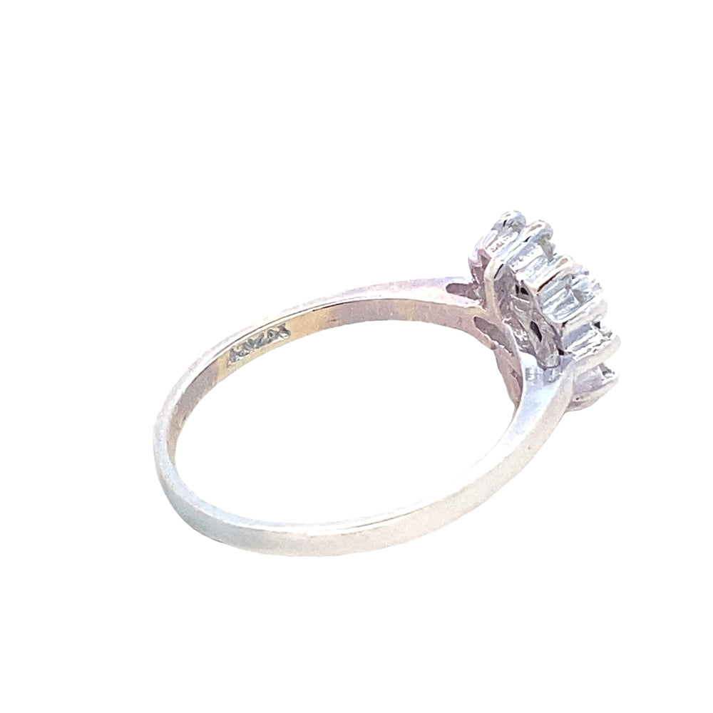 
                      
                        R58405 FLOWER ROSITAS RING W/ BLCK BAZEL
                      
                    