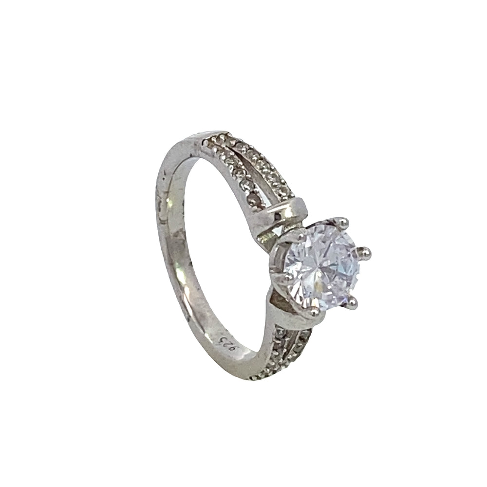 
                      
                        R63575 6PRNG 1RND CZ,SPLIT CZ BAR R
                      
                    