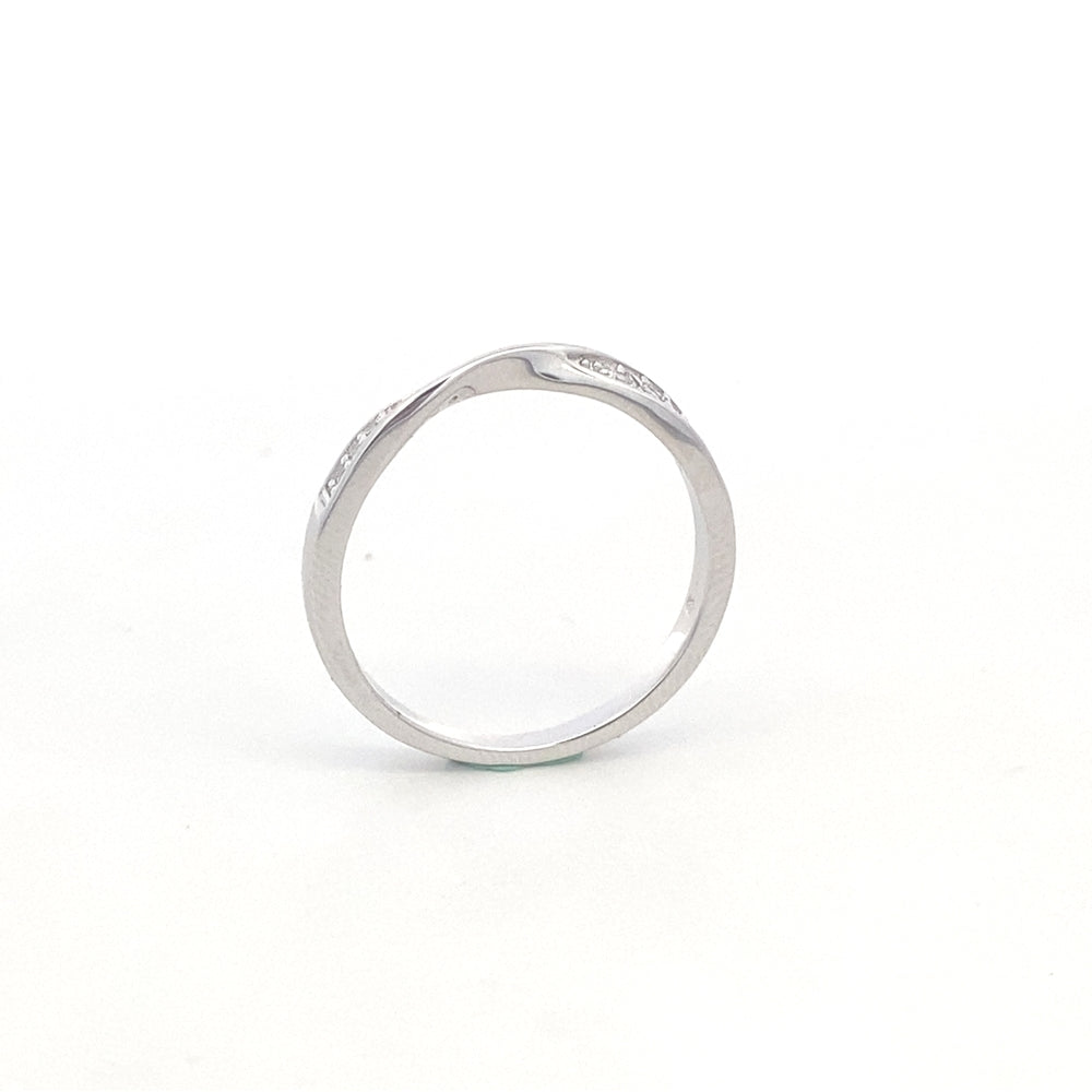 
                      
                        R66428 MOBIUS TWST WTH MOISSNTE STNES WMN RNG 1.9G
                      
                    