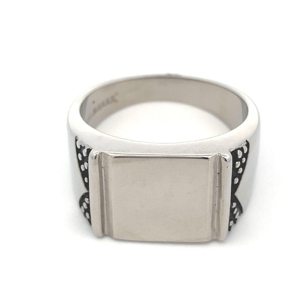 
                      
                        Polished Flat Top with Oxidized Design on Sides
                      
                    