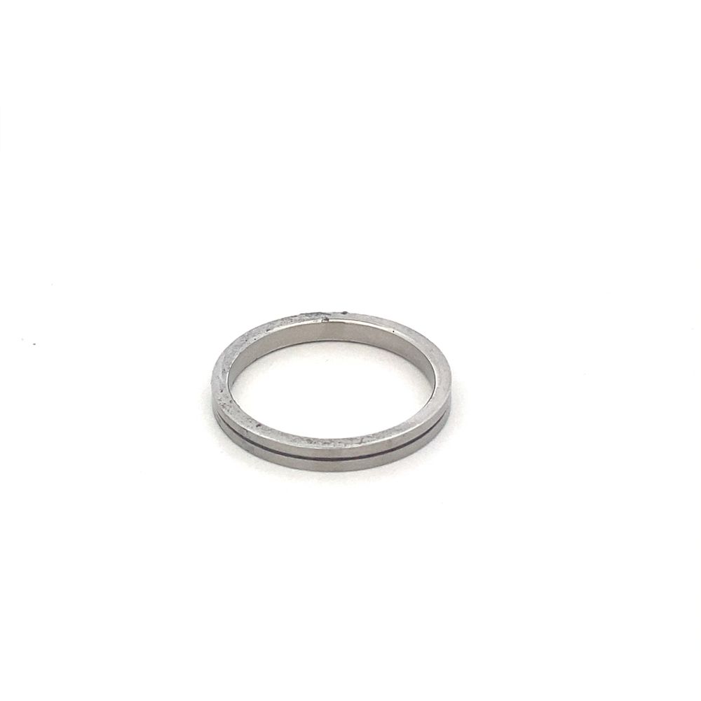 
                      
                        X6655 S.S THIN RING W/1 GOLD SCREW
                      
                    