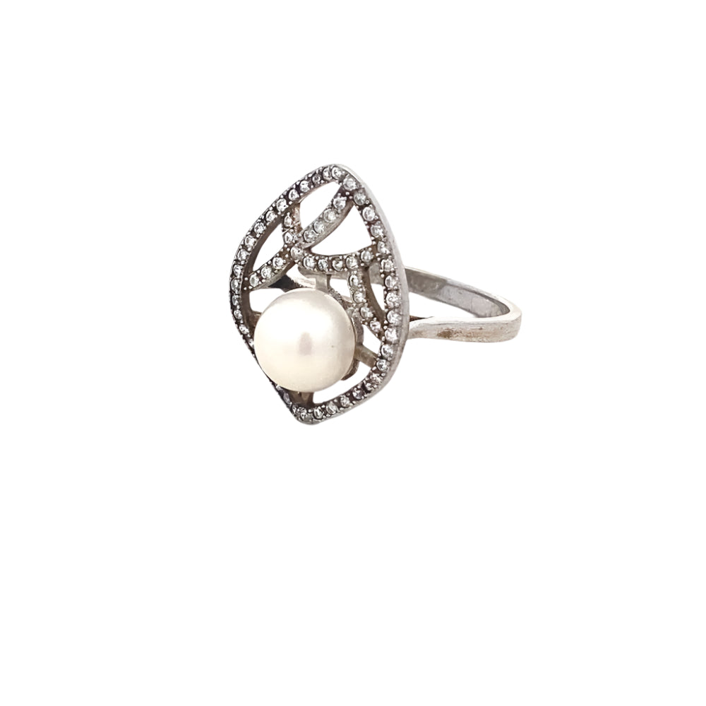 
                      
                        Amelia Leaf Pearl 925 Sterling Silver Engagement Ring | SilverWorks
                      
                    