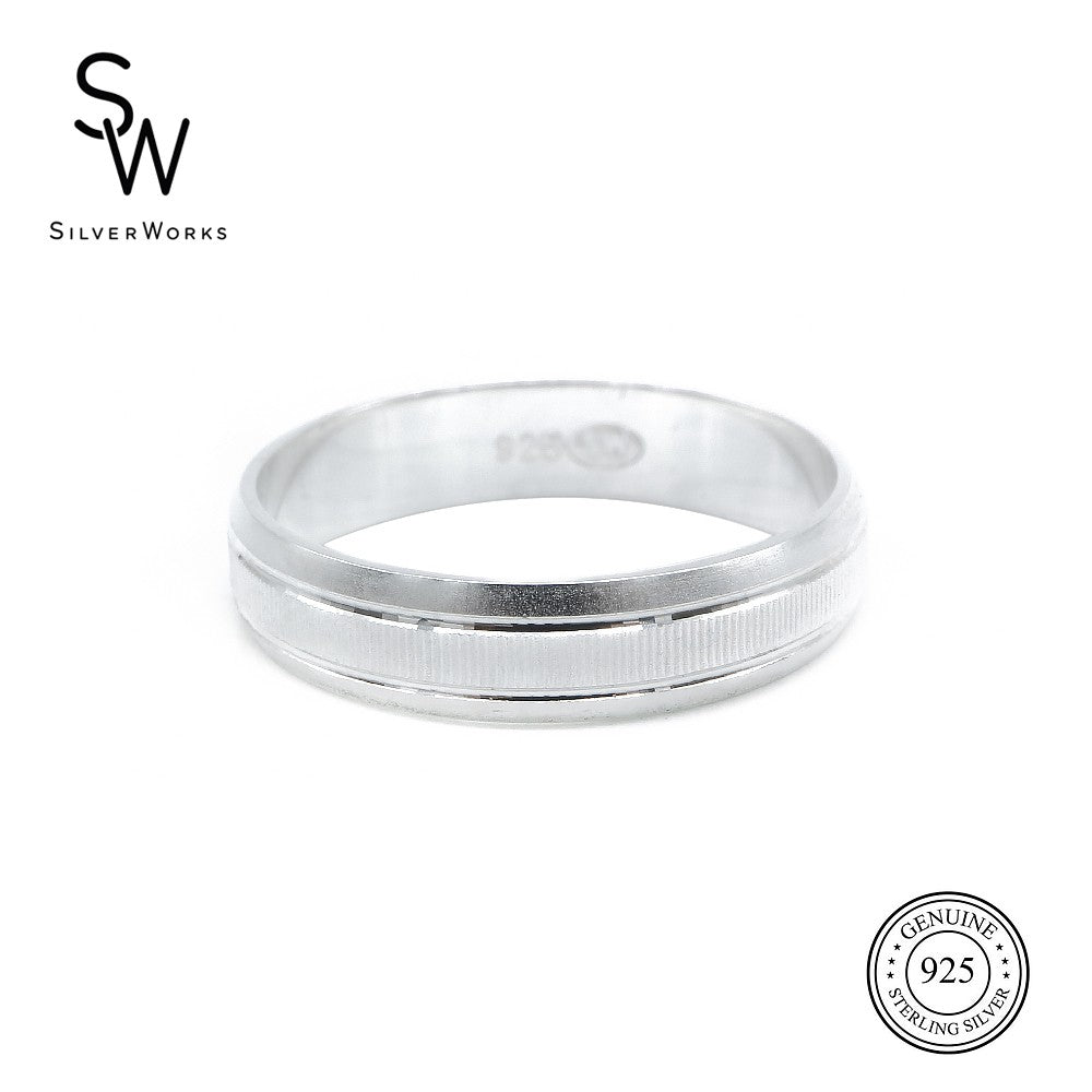 
                
                    Load image into Gallery viewer, Silverworks R5444 Sandblasted Band Ring with Design in Middle
                
            