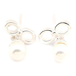
                
                    Load image into Gallery viewer, Silverworks E6932 Silver Bow With Drop Pearl Stud Earrings
                
            
