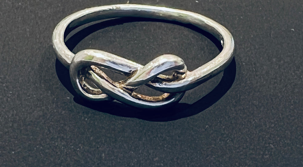 R64976 INFINITY KNOT RING 1.2G