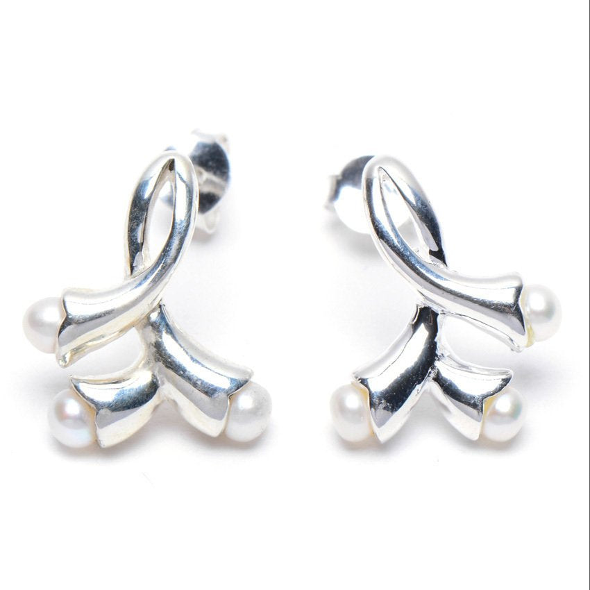 Ribbon with Three Pearl Stud Earrings